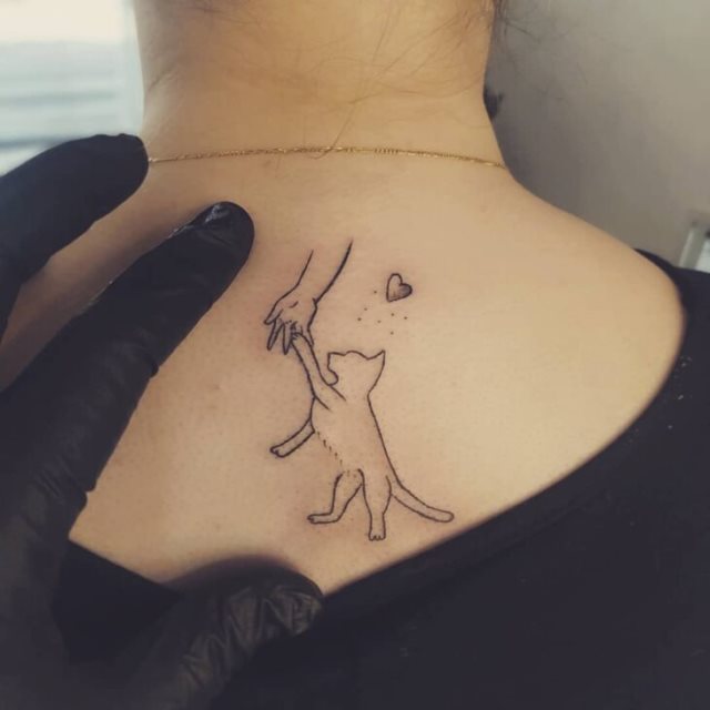 tattoo femenino con un gato 37