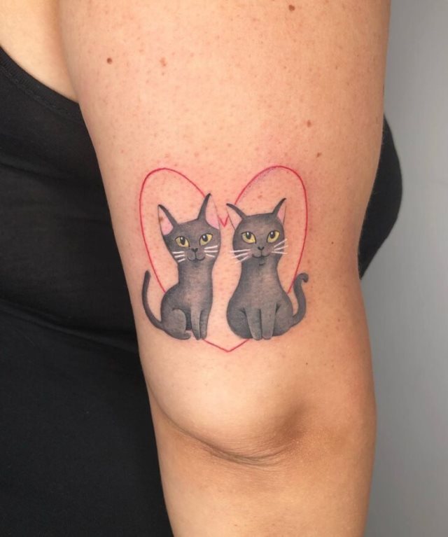 tattoo femenino con un gato 50