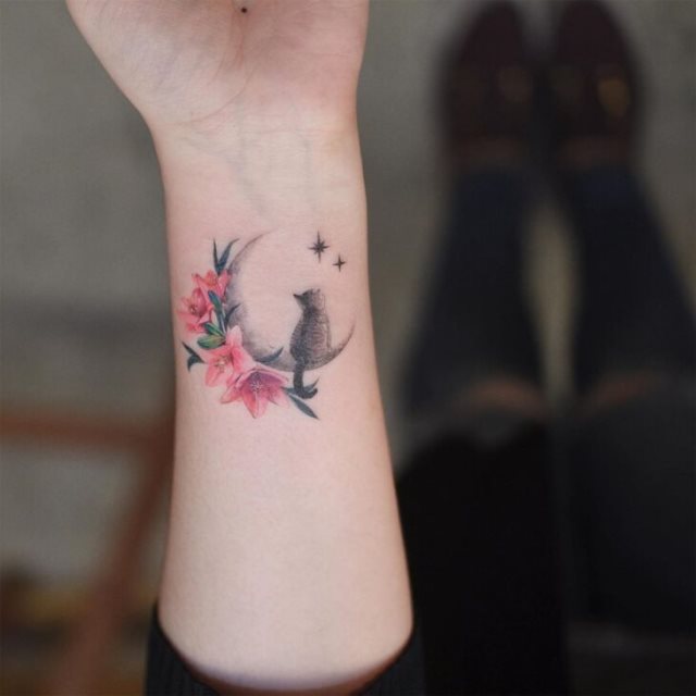 tattoo femenino con un gato 56