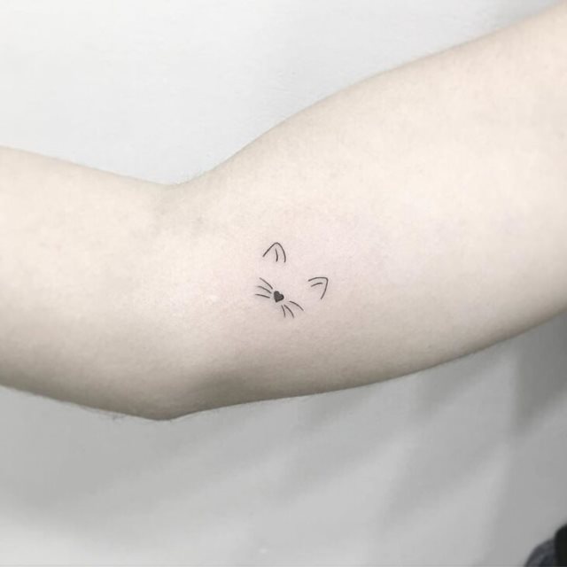 tattoo femenino con un gato 79