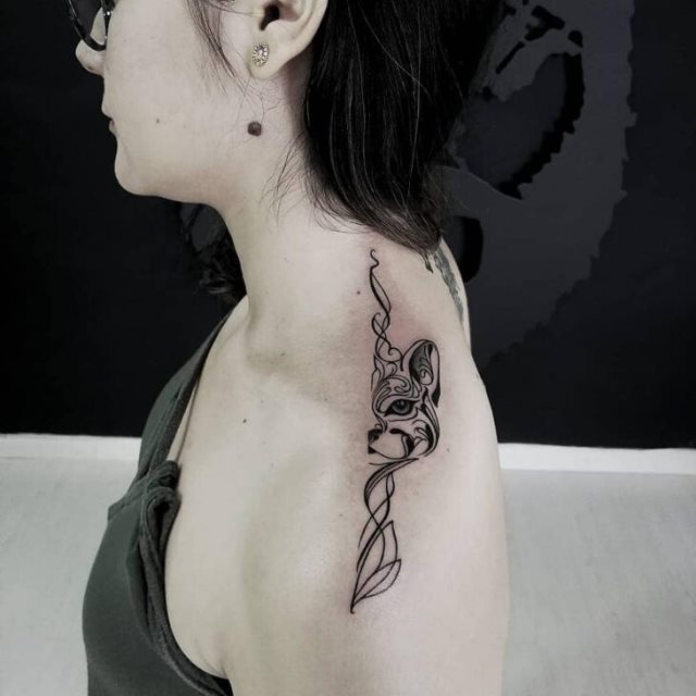 tattoo femenino con un gato 82