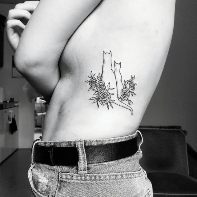 tattoo femenino con un gato 85