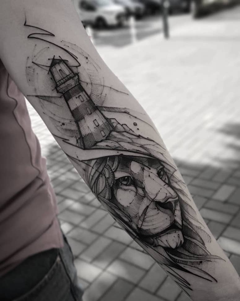 tattoo femenino con un leon 03