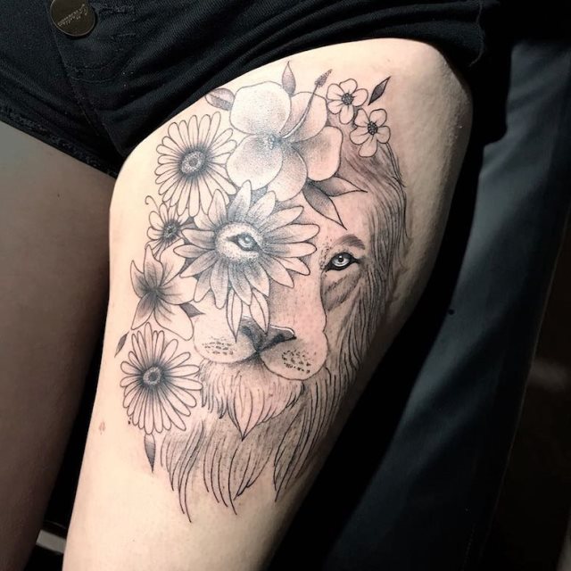 tattoo femenino con un leon 14