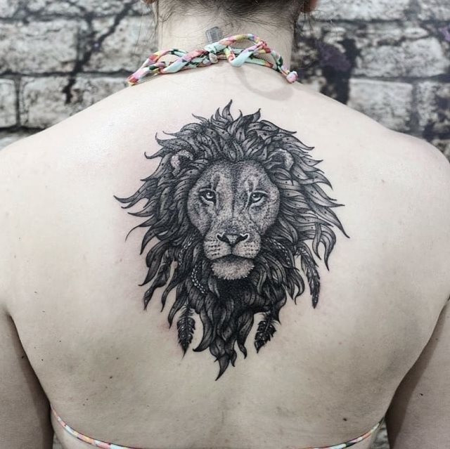 tattoo femenino con un leon 15