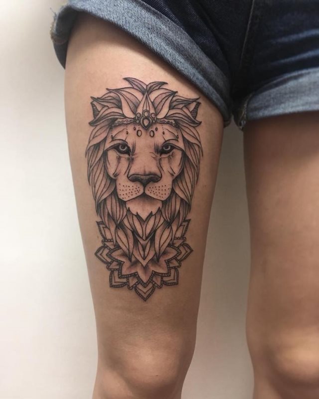 tattoo femenino con un leon 27