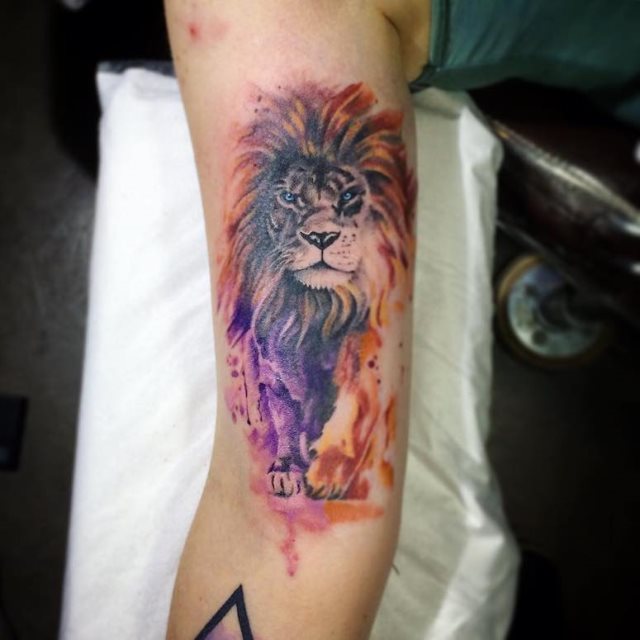 tattoo femenino con un leon 34