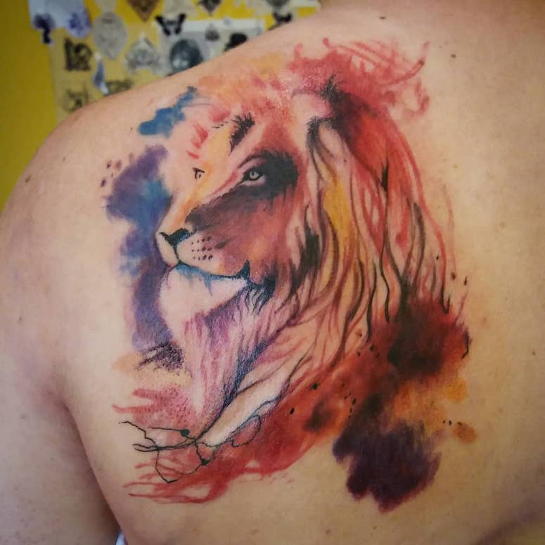 tattoo femenino con un leon 43
