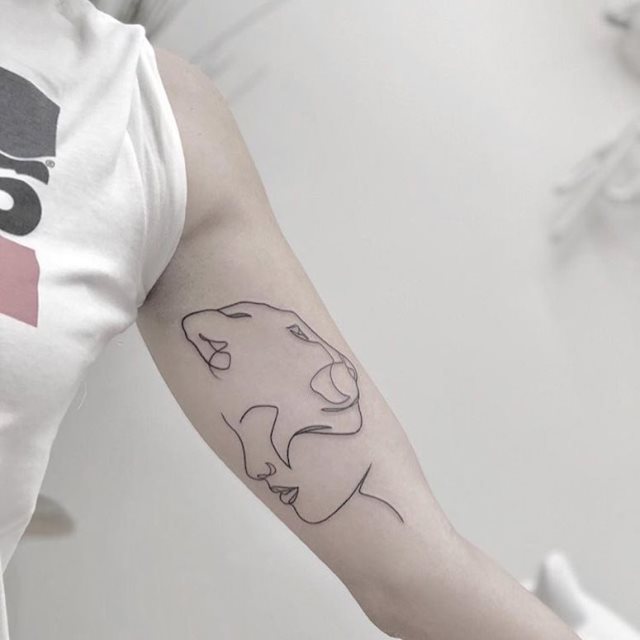 tattoo femenino con un leon 49