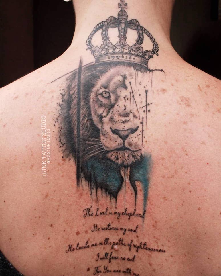 tattoo femenino con un leon 53
