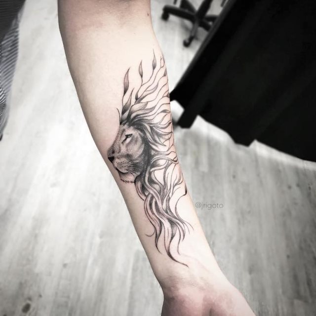 tattoo femenino con un leon 54