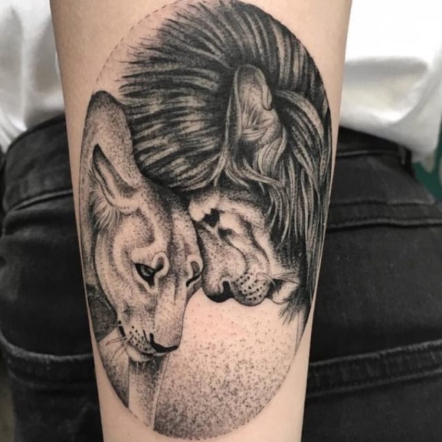 tattoo femenino con un leon 58