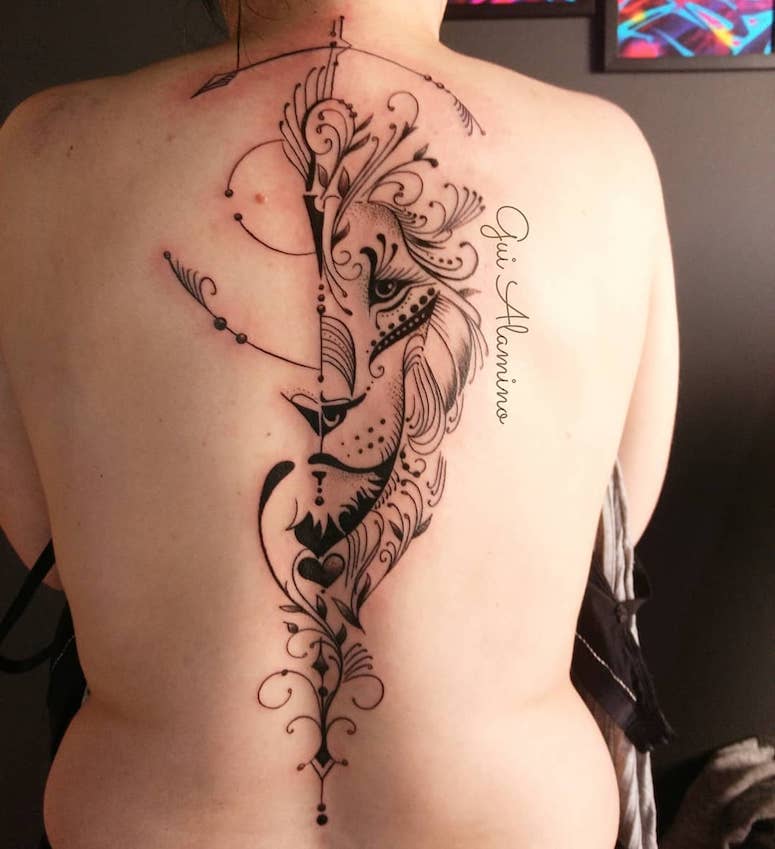 tattoo femenino con un leon 61