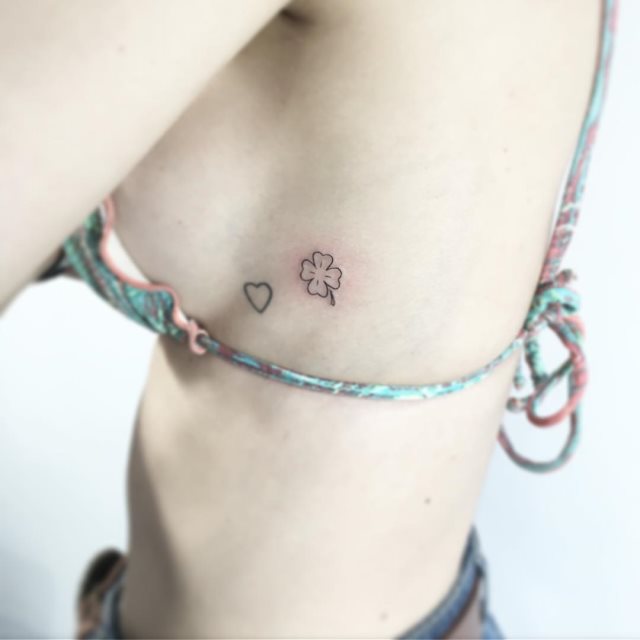 tattoo femenino con un trebol 46