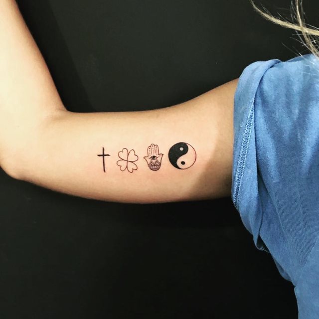tattoo femenino con un trebol 63