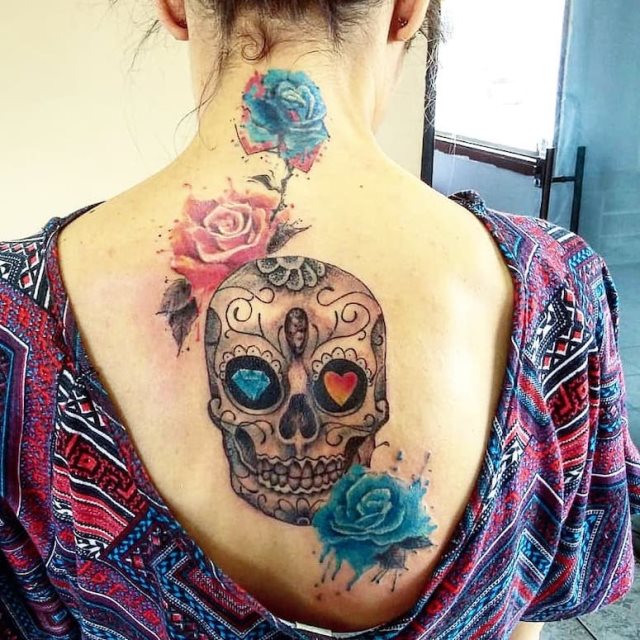 tattoo femenino con una calavera mexicana 06