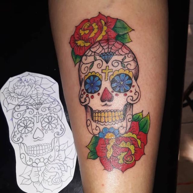 tattoo femenino con una calavera mexicana 08