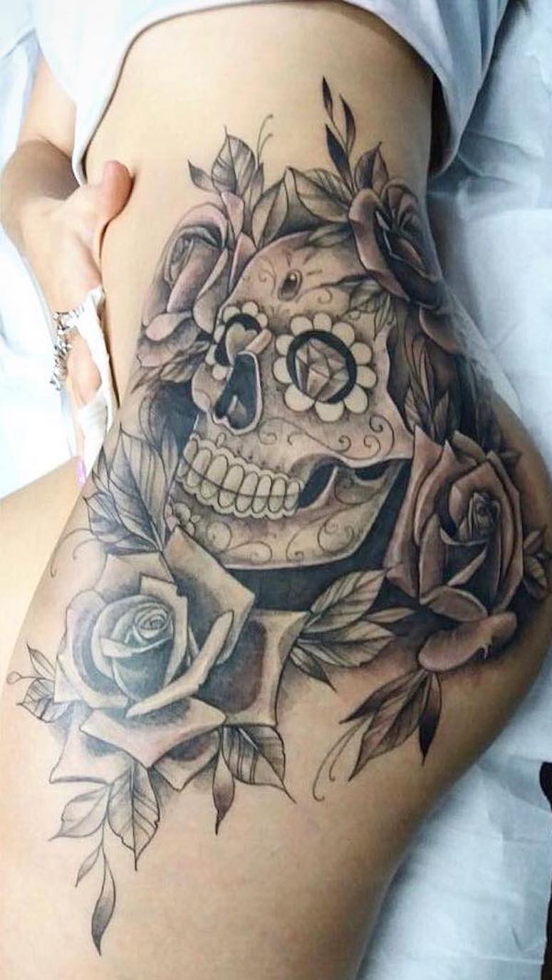 tattoo femenino con una calavera mexicana 11