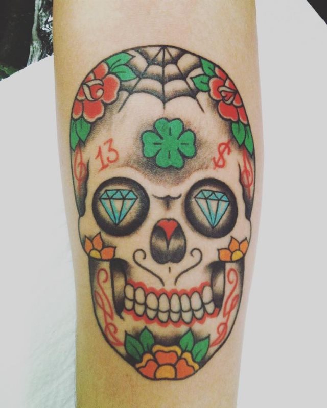 tattoo femenino con una calavera mexicana 19