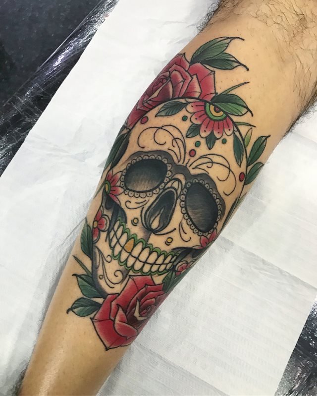 tattoo femenino con una calavera mexicana 20