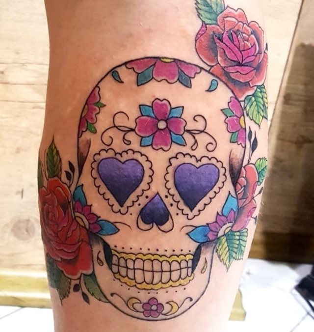 tattoo femenino con una calavera mexicana 22