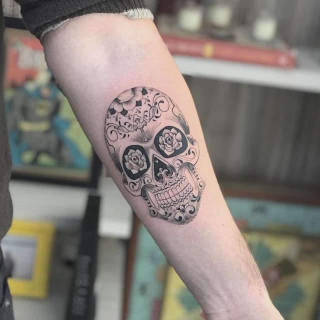 tattoo femenino con una calavera mexicana 25