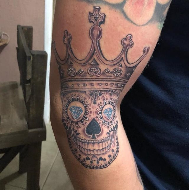 tattoo femenino con una calavera mexicana 28