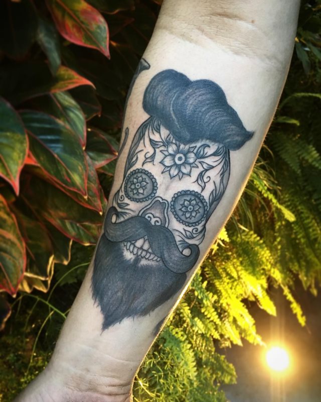 tattoo femenino con una calavera mexicana 33