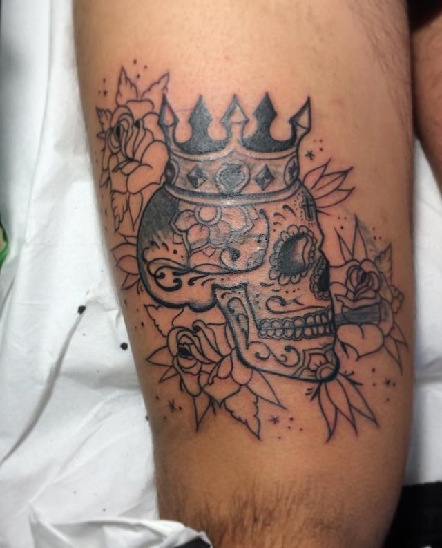 tattoo femenino con una calavera mexicana 40