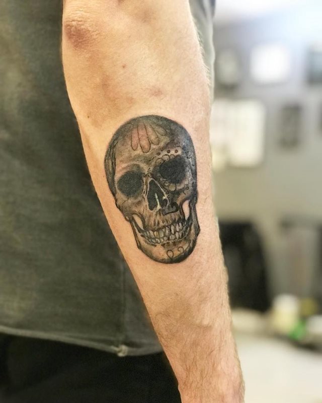 tattoo femenino con una calavera mexicana 41