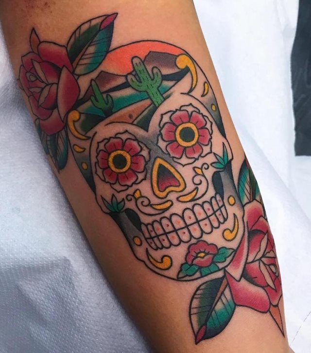 tattoo femenino con una calavera mexicana 42