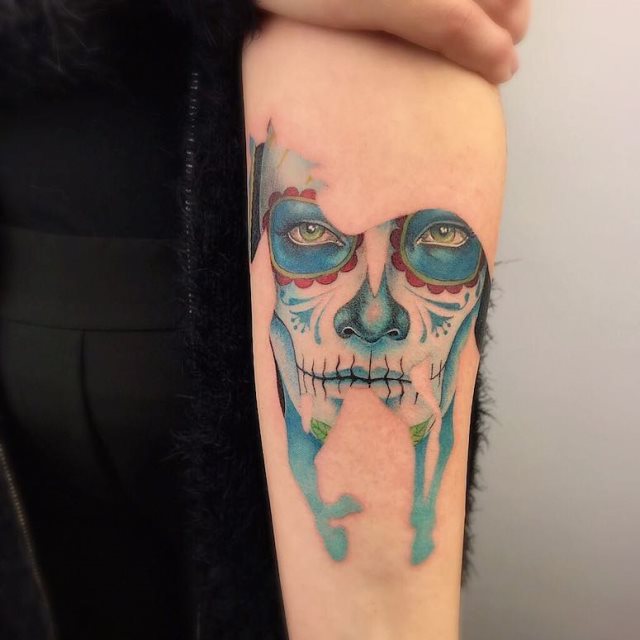 tattoo femenino con una calavera mexicana 44