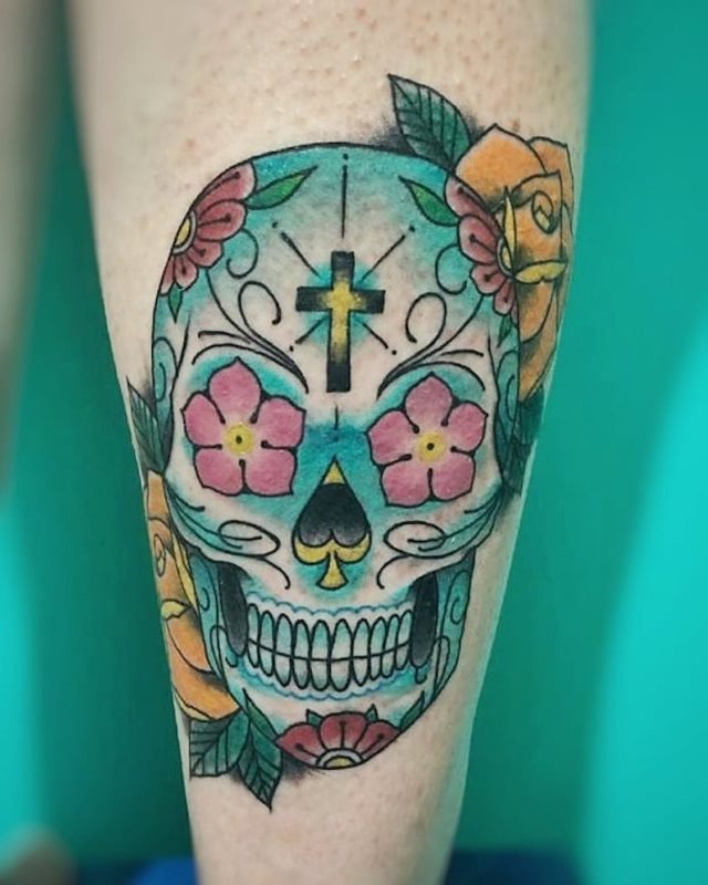 tattoo femenino con una calavera mexicana 48