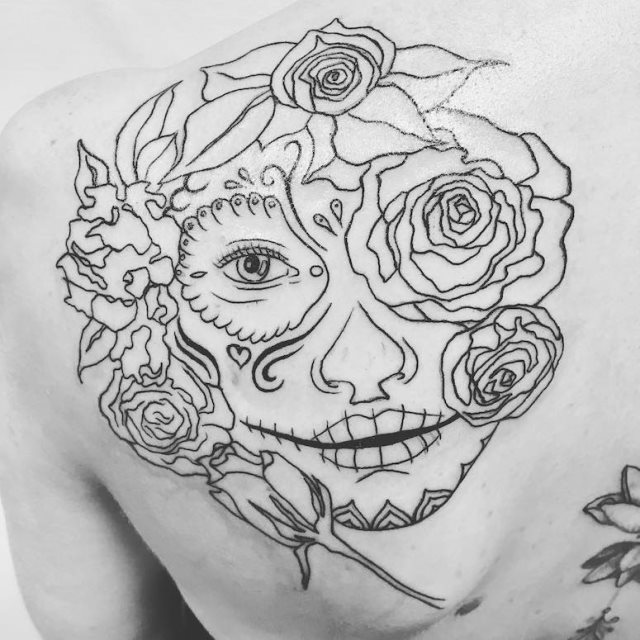 tattoo femenino con una calavera mexicana 51