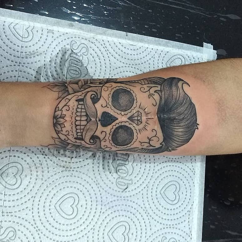 tattoo femenino con una calavera mexicana 54