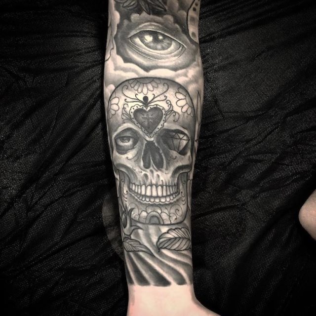 tattoo femenino con una calavera mexicana 56