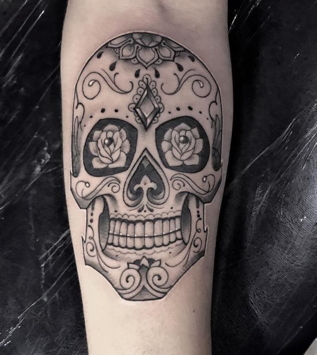 tattoo femenino con una calavera mexicana 58
