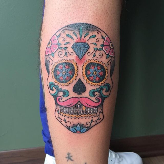 tattoo femenino con una calavera mexicana 61