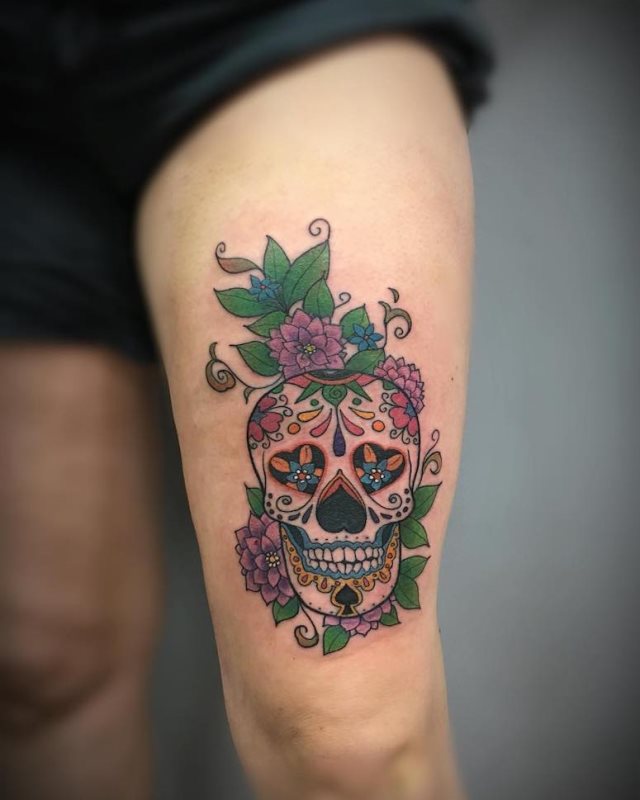 tattoo femenino con una calavera mexicana 63