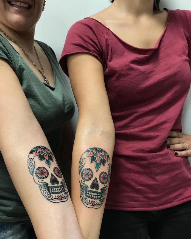 tattoo femenino con una calavera mexicana 64