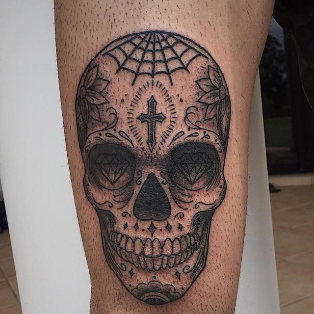tattoo femenino con una calavera mexicana 66