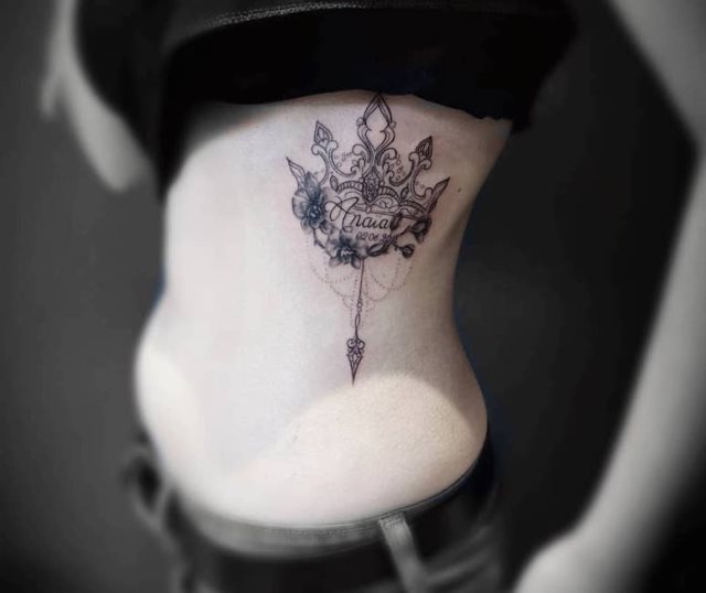 tattoo femenino con una corona 39