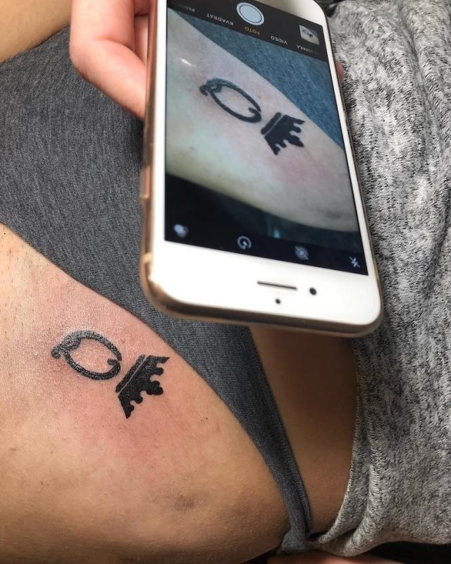 tattoo femenino con una corona 44