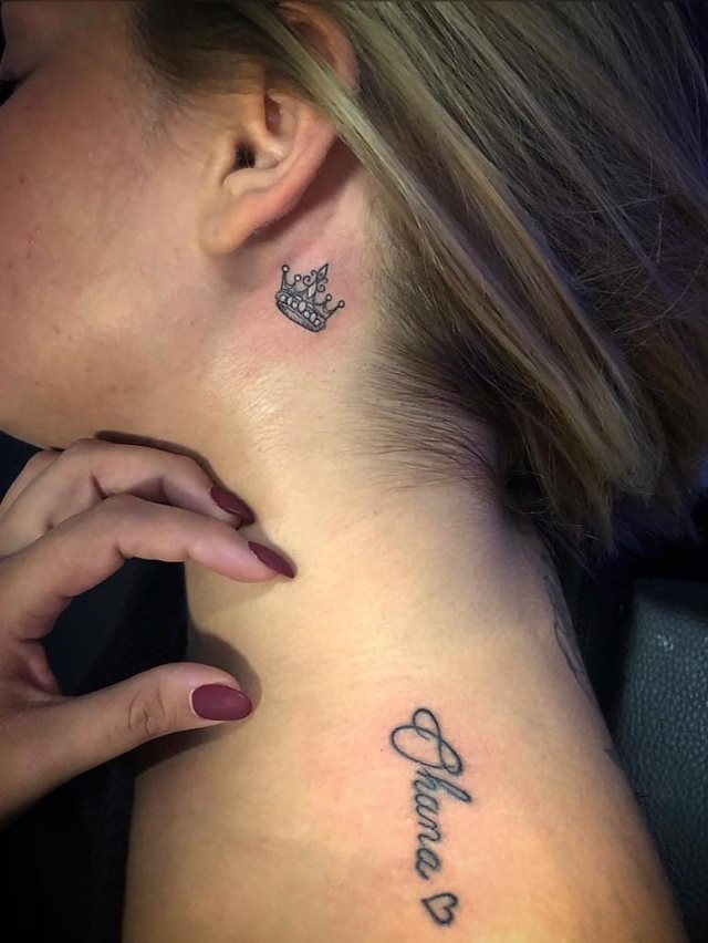 tattoo femenino con una corona 51