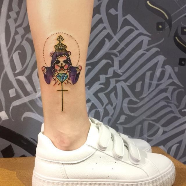 tattoo femenino con una cruz 21
