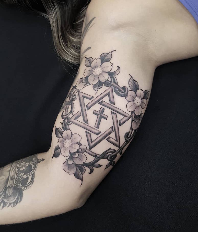tattoo femenino con una estrella 02