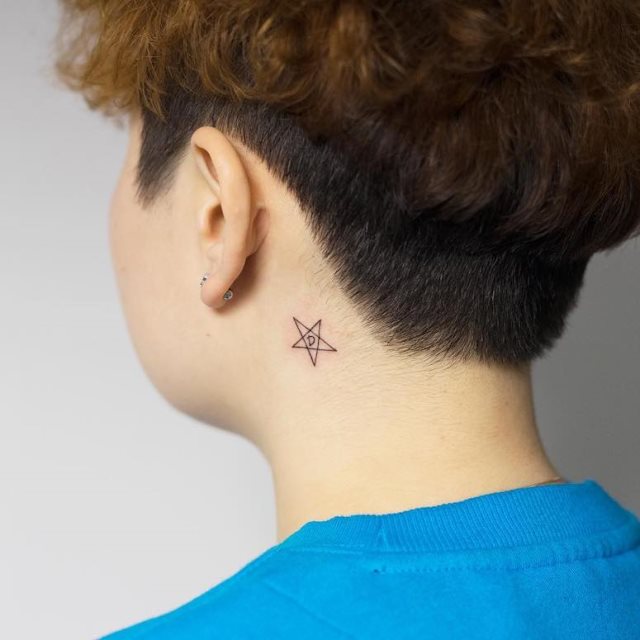 tattoo femenino con una estrella 08