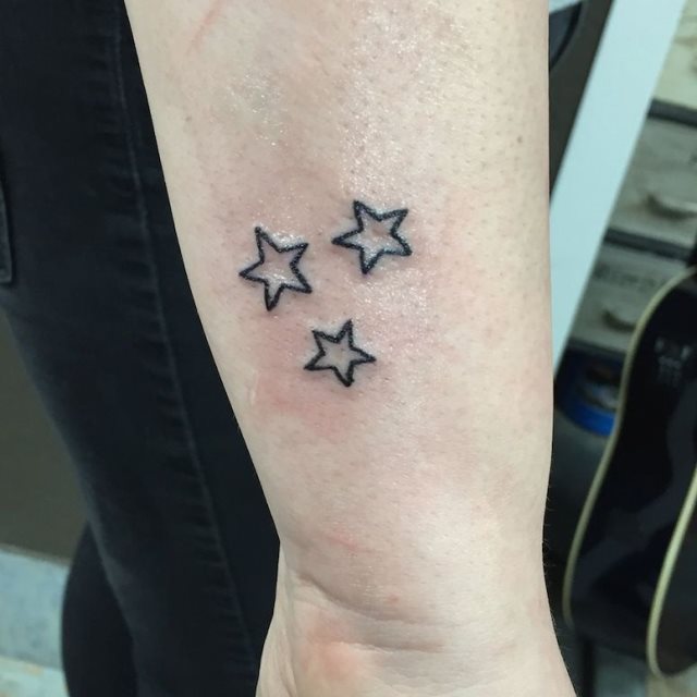 tattoo femenino con una estrella 15
