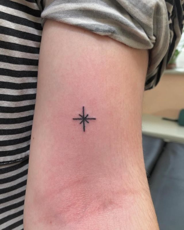 tattoo femenino con una estrella 18