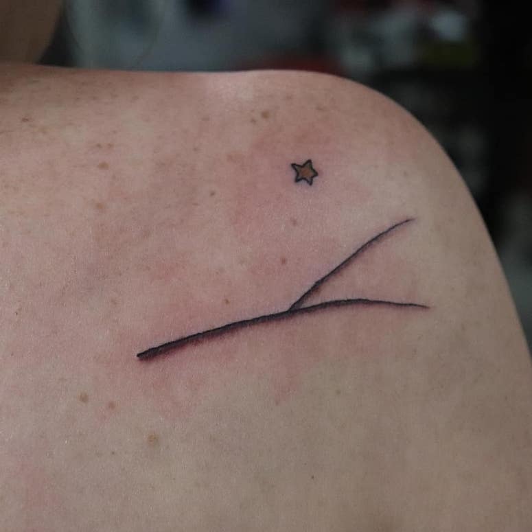 tattoo femenino con una estrella 20